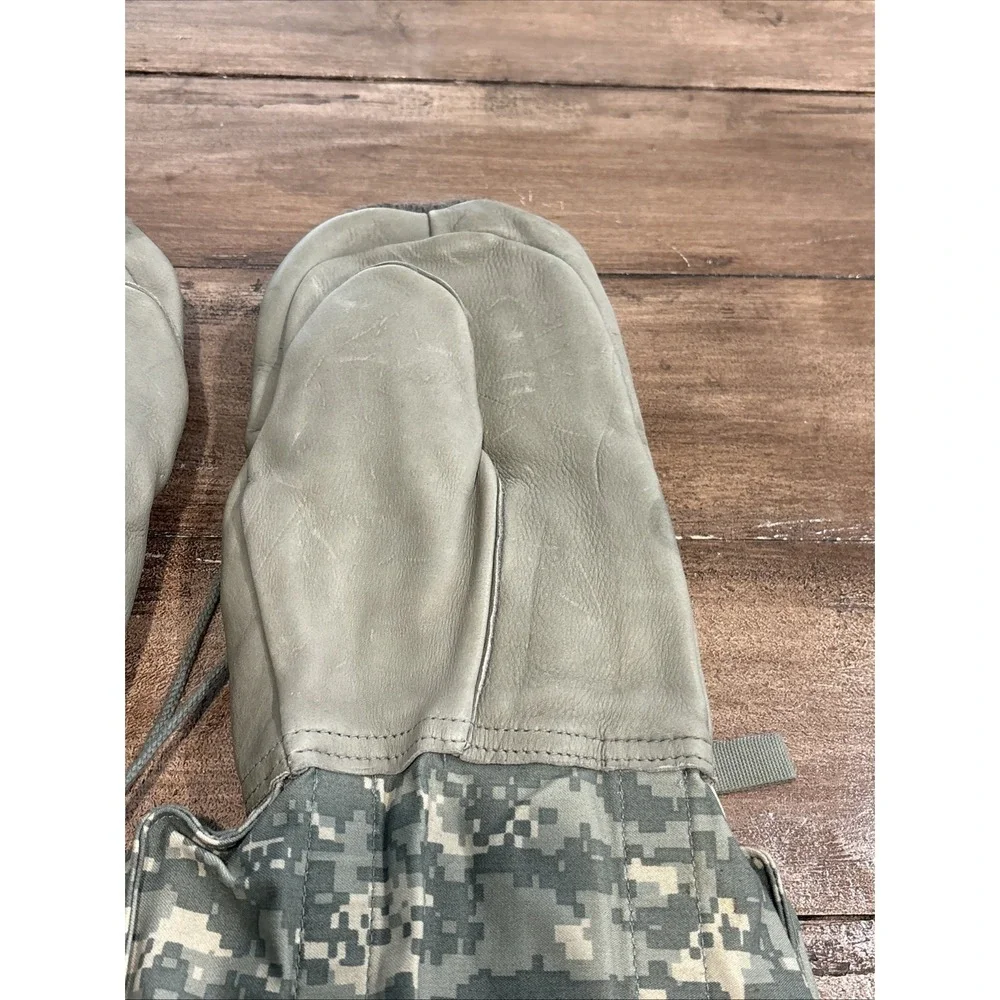 Large - US Army UCP / ACU Camouflage Extreme Cold Weather Mittens Gloves & Liner